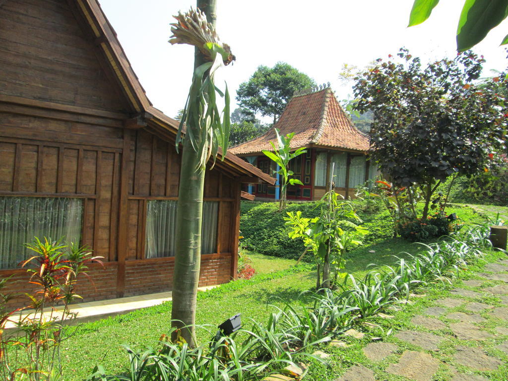 Dulang Resort & Resto Bandung Exterior foto